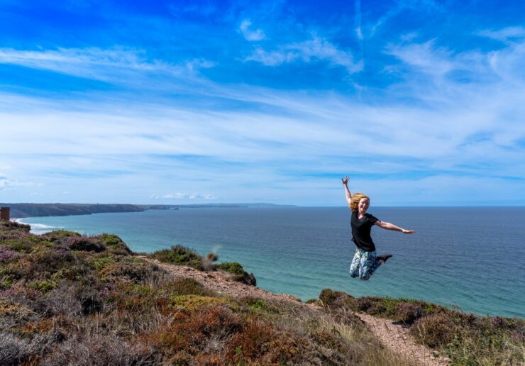 Nutritionist Cornwall, Lucy Loves Nutrition jumping on the South West Coast path